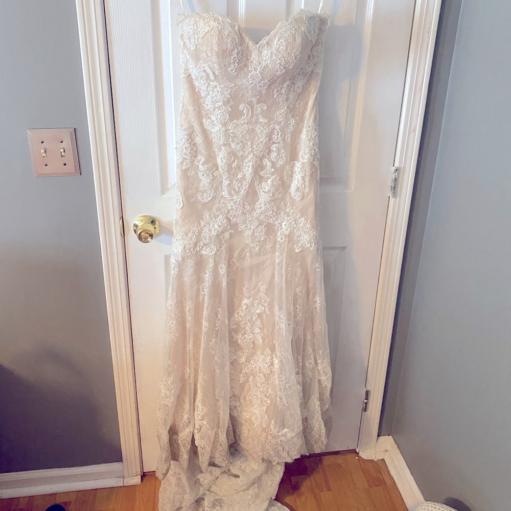 Cream colored Casablanca wedding dress size 10 which is normal size 8